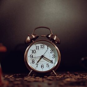 clock, alarm clock, coffee cup-8592484.jpg